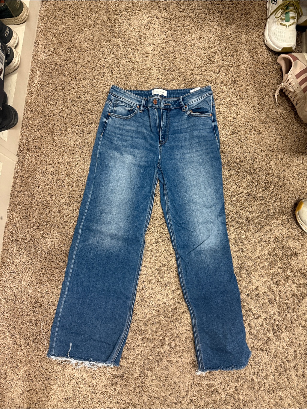 Straight-Leg Women's Jeans In Medium Blue With Raw Hem
